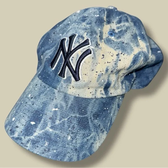 Denim New York Yankees hat with acid wash - Picture 3 of 4